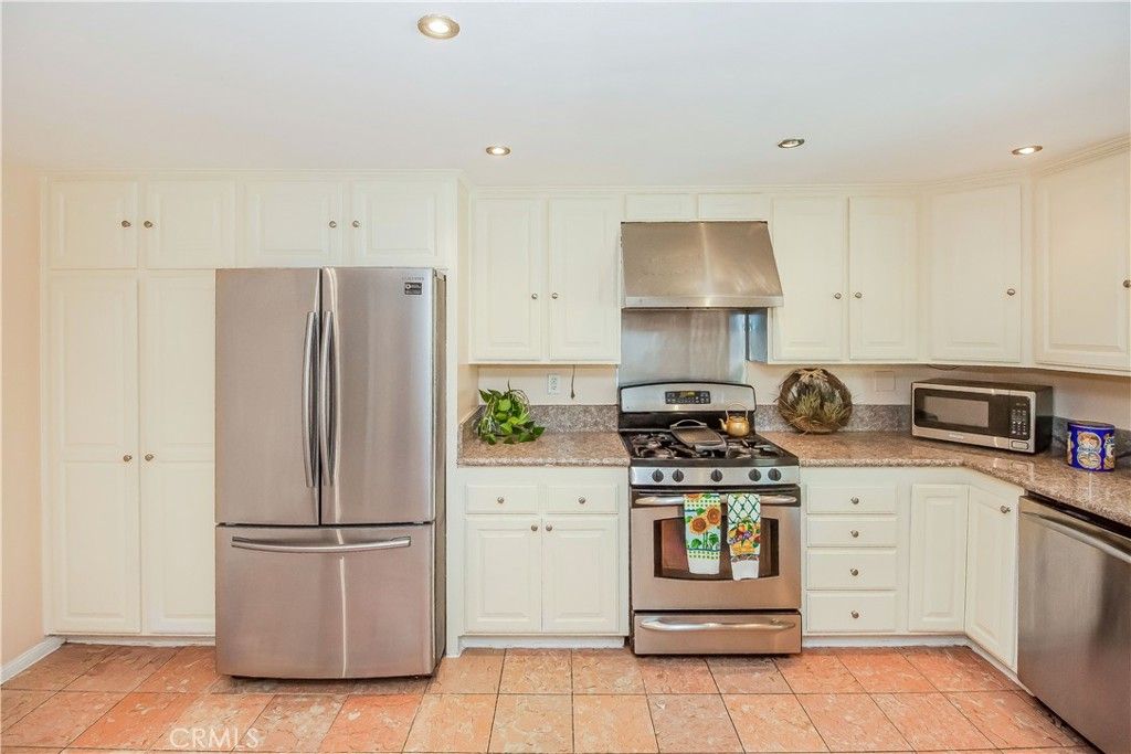 listing image 130728573710565447858