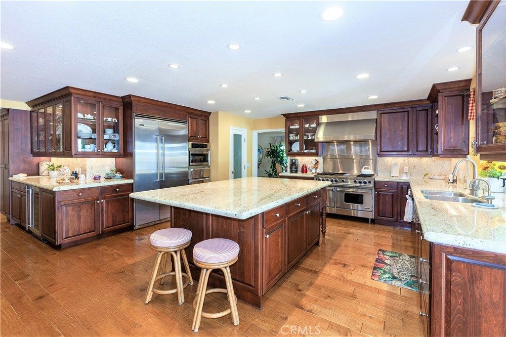 listing image 130729209369155924950