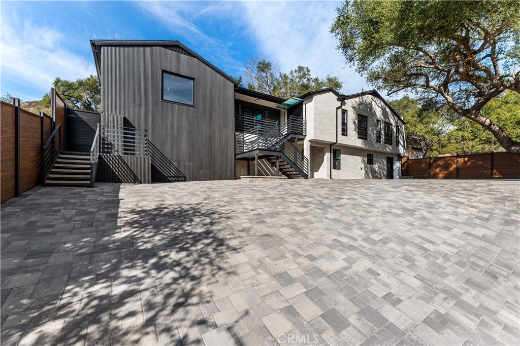 2911 E Chevy Chase Drive