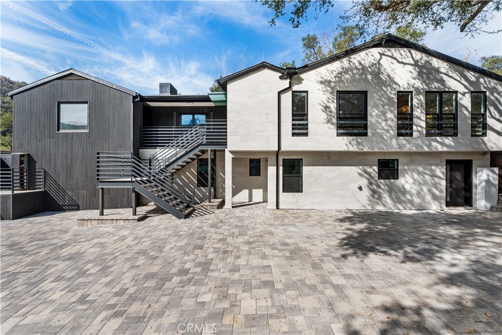 2911 E Chevy Chase Drive