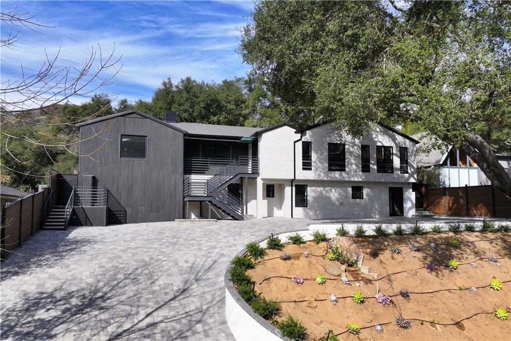2911 E Chevy Chase Drive