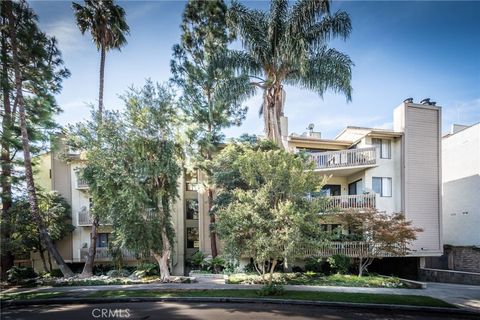 A home in Studio City