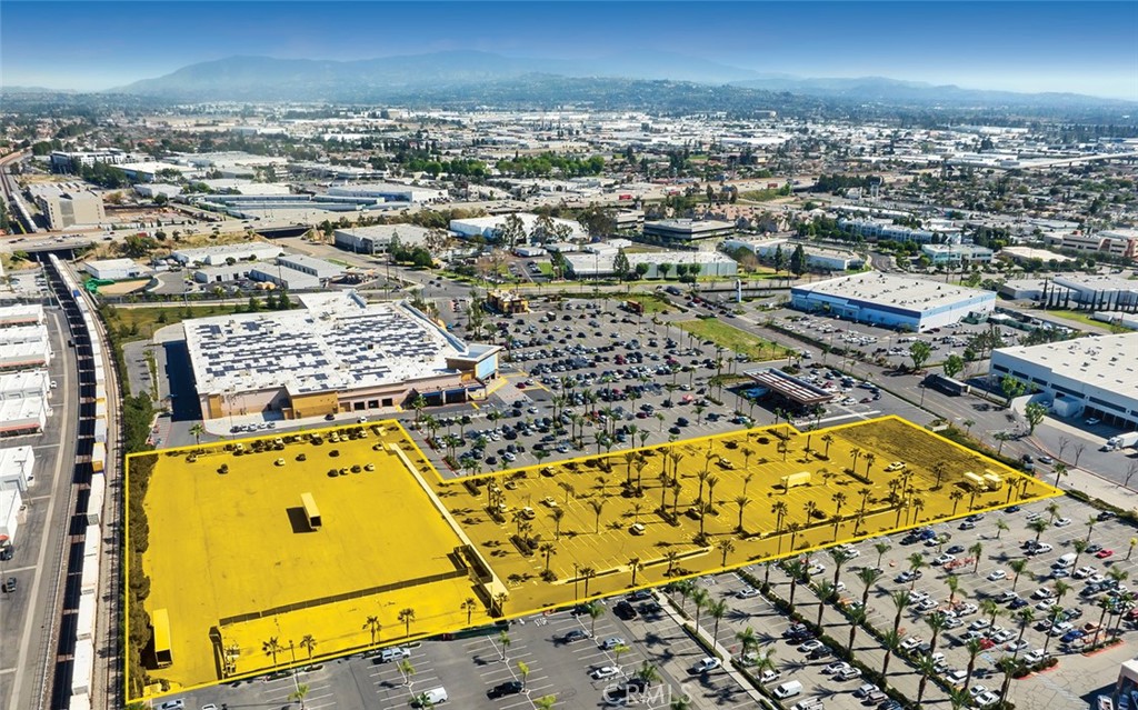 Land Lease or Build to Suite by Owner.
SOUTHERN CALIFORNIA DEVELOPMENT OPPORTUNITY.
Opportunity to develop a 5.49-acre parcel, APN 338-071-22.
Entitled for a 50,758 SF multi-tenant building adjacent to Sam’s Club (NAP).
Entitled for a 13,120 SF pad with existing infrastructure.
Parking lot improvements already completed, 1,617 parking spaces approximate.
DENSE AND AFFLUENT ORANGE COUNTY TRADE AREA.
More than 22,900 people within a 1-mile radius with an Average Household Income of $69,600.
More than 221,000 people within a 3-mile radius with an Average Household Income of $104,900.
More than 510,900 people within a 5-mile radius with an Average Household Income of $112,000.
Strong daytime population of over 25,700 people within a 1-mile radius.
CAL STATE FULLERTON PROXIMITY.
Fullerton Crossings is located less than 2 miles from the Cal State Fullerton Campus, which has an enrollment of 39,556 students.
Home Depot and Sam’s Club Anchored Center – Fullerton Crossings is shadow-anchored by a high-performing Home Depot and Sam’s Club (with fuel station), generating significant daily traffic from a larger regional draw.
High Traffic, High Identity Freeway Location – Fullerton Crossings benefits from over 930 feet of frontage along S Placentia (over +/- 15,400 CPD) with immediate access to SR57 (over +/- 299,500 CPD), a primary north-south highway connecting the property to the Greater Los Angeles Area. Please see the attached Fullerton Crossings Land For Lease OM for more details.
