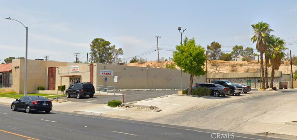 This ±5,000 square foot warehouse building is a perfect opportunity for those needing space for housing inventory, a machine shop or any other use that needs the flexibility of having a front office/retail area and a commodious warehouse for your business needs. The space consists of a large open warehouse space with ancillary rooms, and a front retail/office area facing 7th Street. The site is less than half a mile from Interstate 15. Ample power available.