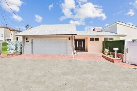 A home in Studio City