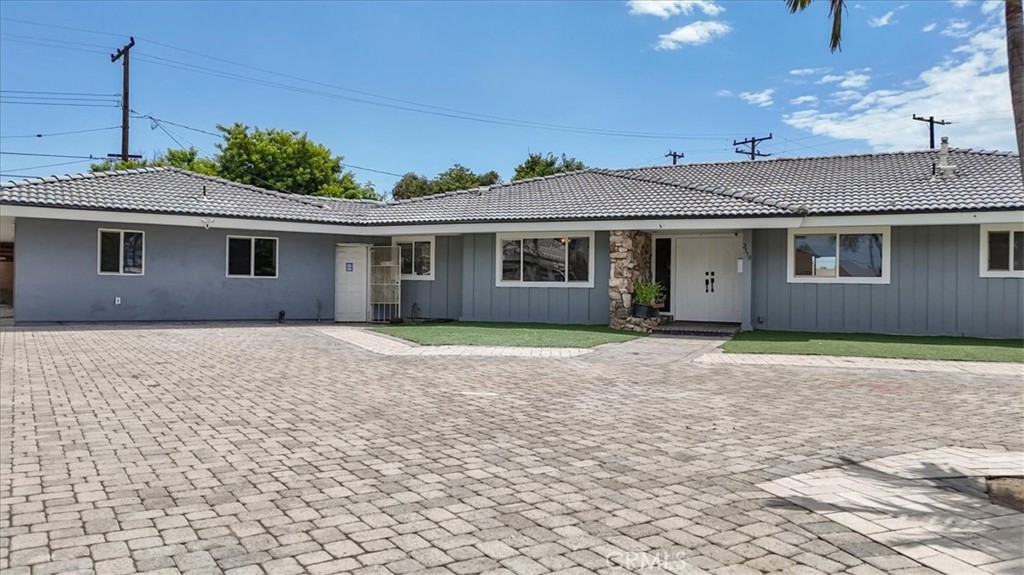 2550 W Rowland Avenue