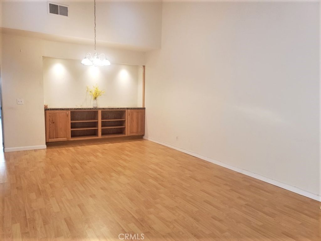 listing image 130722040228748158193