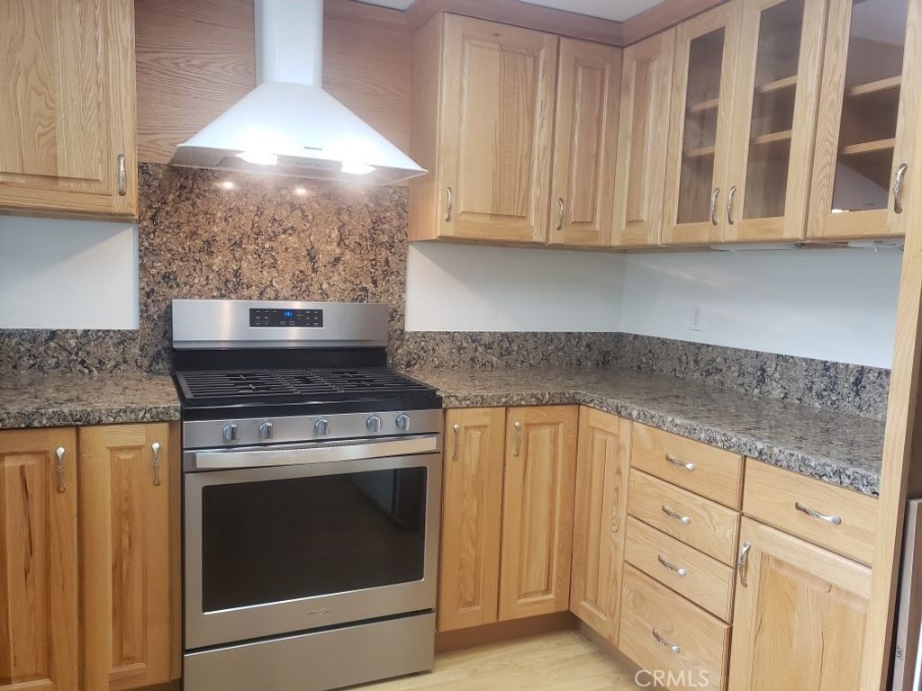 listing image 130724780793838599997