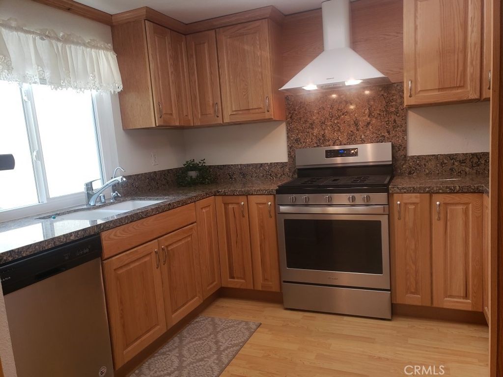 listing image 130725473750114125202