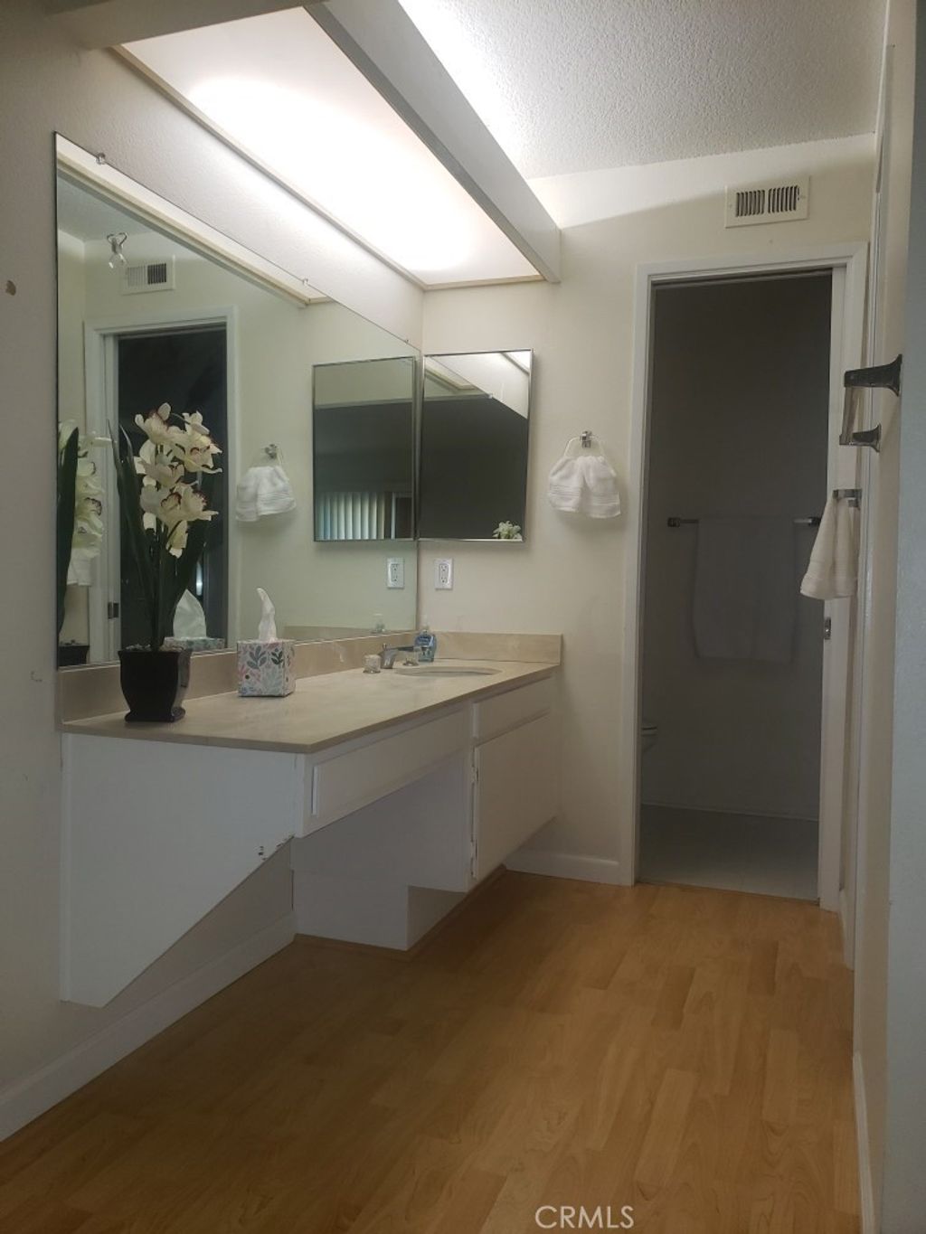 listing image 130726228057488303295