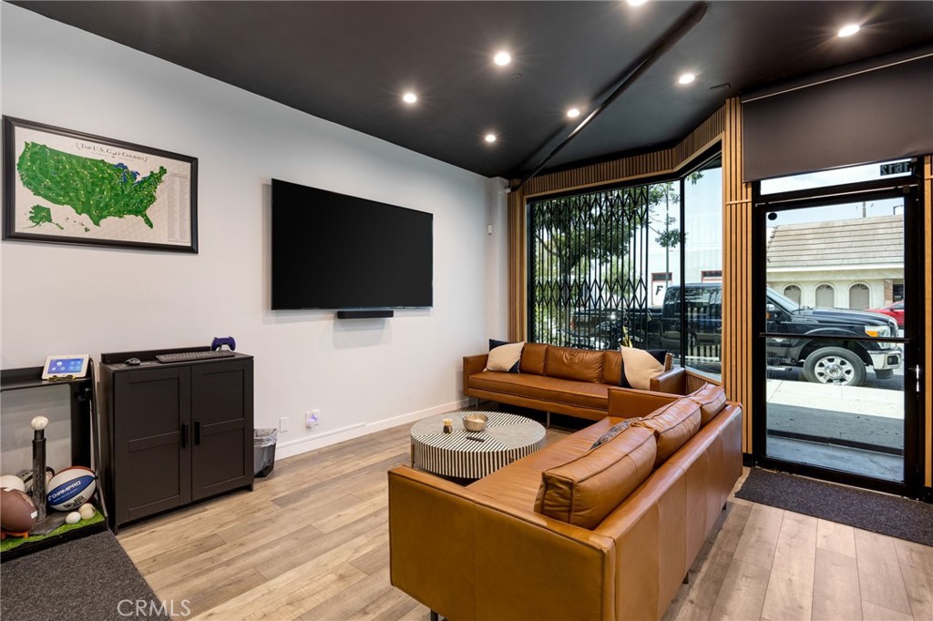 1612 W Magnolia Boulevard