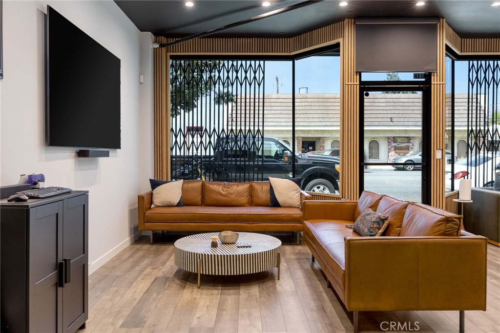 1612 W Magnolia Boulevard
