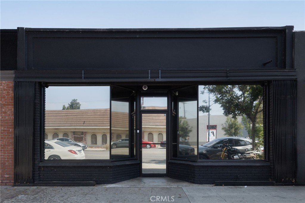 1612 W Magnolia Boulevard