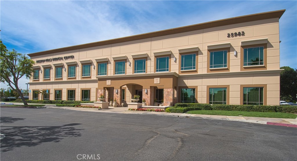 140 free surface spaces available.
11 minute drive to Laguna Niguel/Mission Viejo Commuter Rail.
18 minute drive to John Wayne-Orange County Airport.
1337 SF for Lease
CLASS A
REMODELED
TURN KEY
4 EXAM ROOMS, RECEPTION AREA
Immediate Access to 5 Freeway