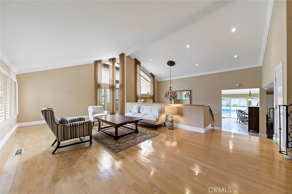 listing image 130720806050275685280