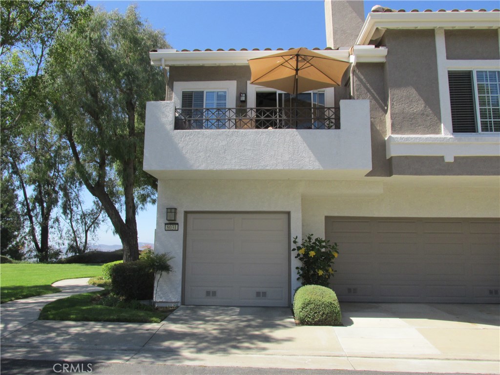 Fantastic location in the highly desirable Viewpointe community. This lovely 2 bedroom, 2 bath end unit shows light and bright! No one above or below. Spacious living room with a fireplace and vaulted cielings. Views of city lights and mountains. Relax on the balcony off of the living room next to the greenbelt. Hardwood flooring throughout, tile in kitchen and baths. Enjoy plenty of space in this master bedroom with a dressing area and walk in shower. Resort style living with the association pool and spas, barbeques, firepit and more. Surrounded by trails, parks and close to shopping and dining. This home has it all!
