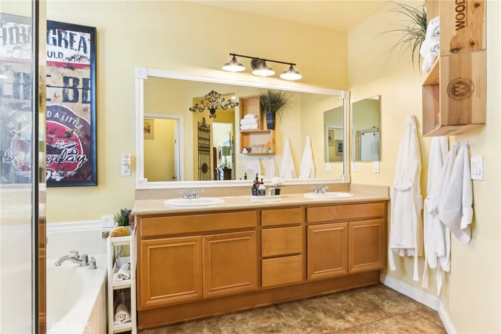 Hemet, California 92545, United States, 3 Bedrooms Bedrooms, ,2 BathroomsBathrooms,Residential,Active,108016