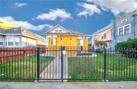 Photo of 1718 S New England Street, Los Angeles, CA 90006 (MLS # PW23228656) Photo of 1718 S New England Street, Los Angeles, CA 90006 (MLS # PW23228656)