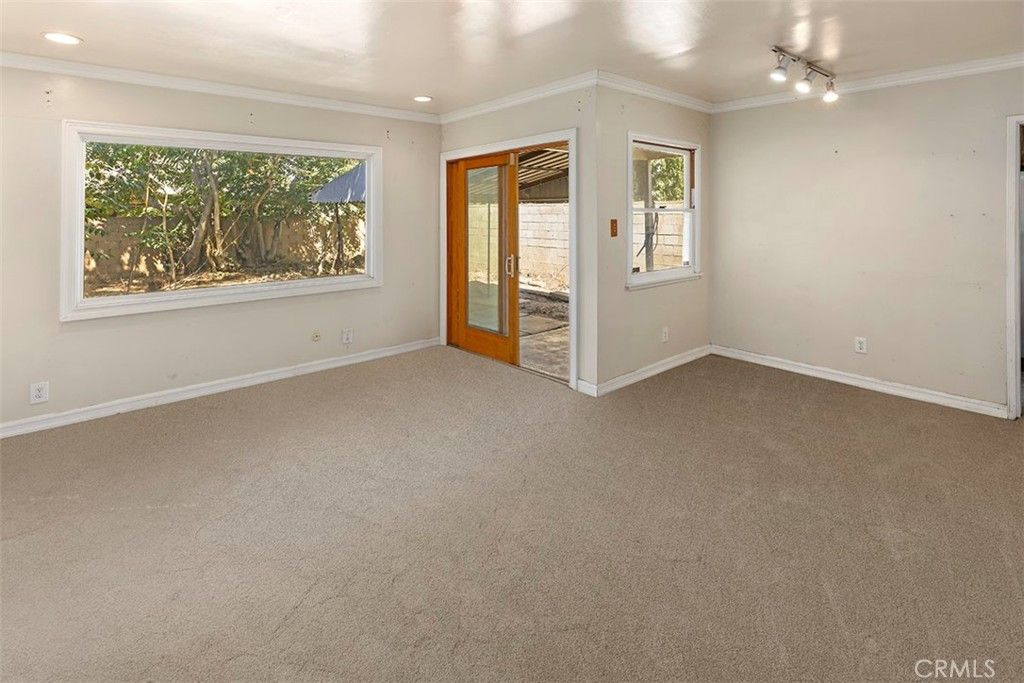 listing image 130728490702152352614