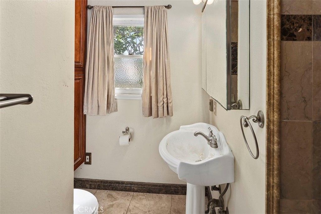 listing image 130721389792798594172
