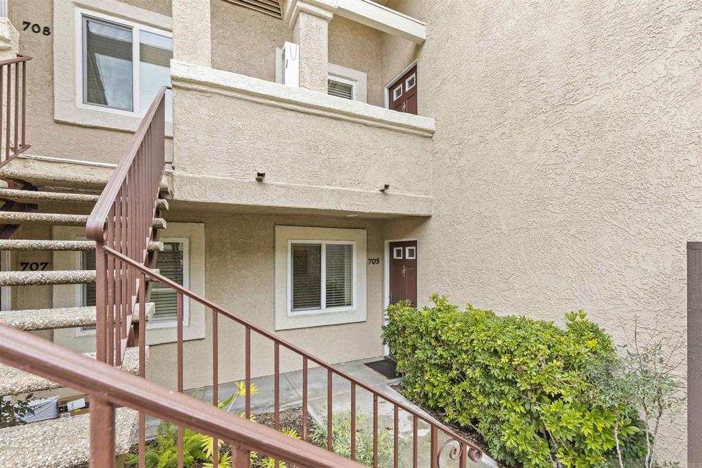 700 Sea Cliff Way 705