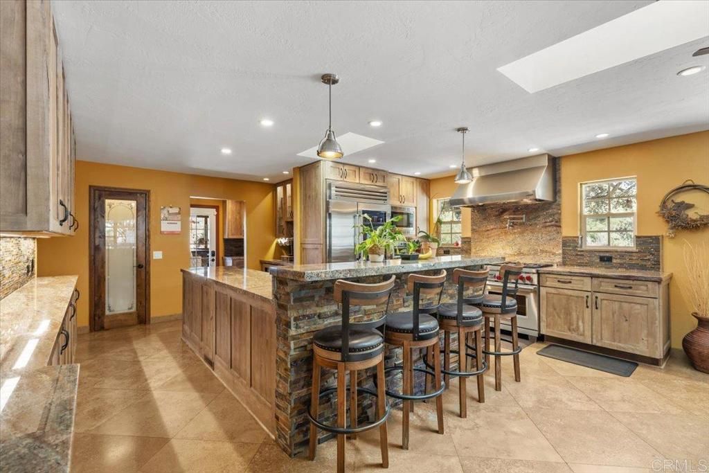 listing image 130725904128321692588