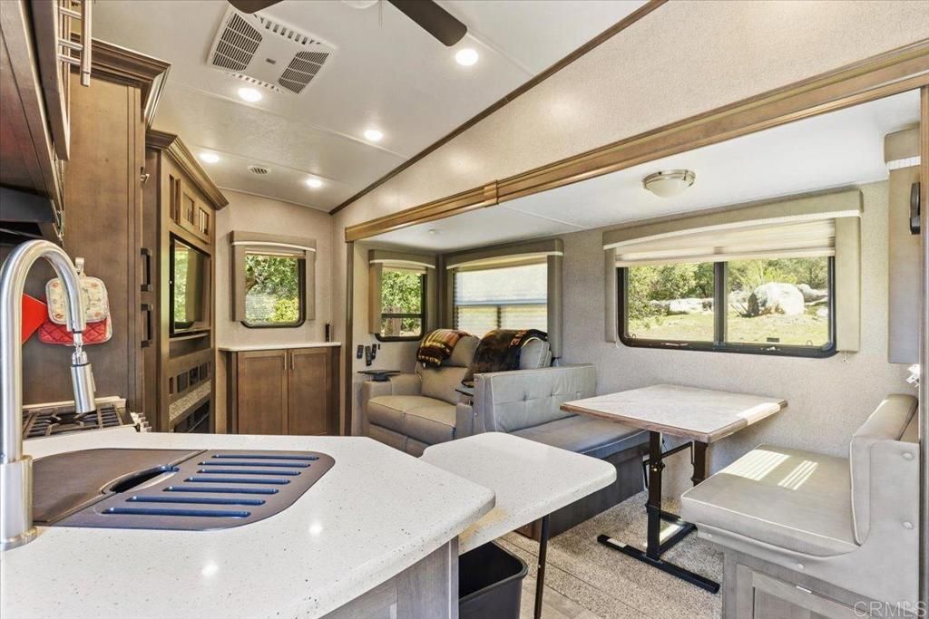 listing image 130723331178456276200