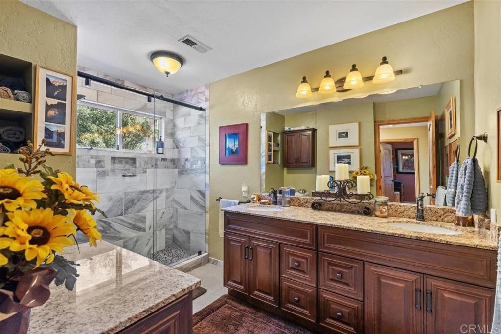 listing image 130720380648709849337