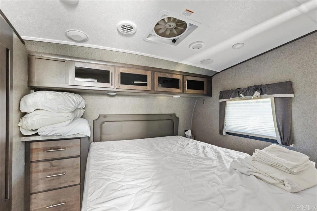 listing image 130721115575515361799
