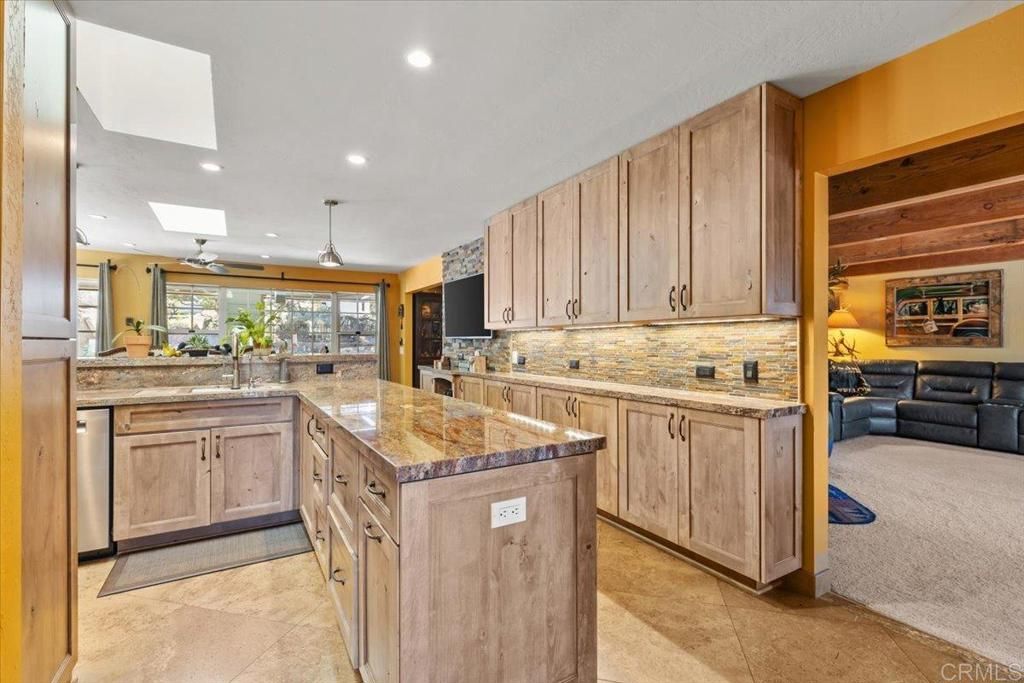 listing image 130726119308639939671