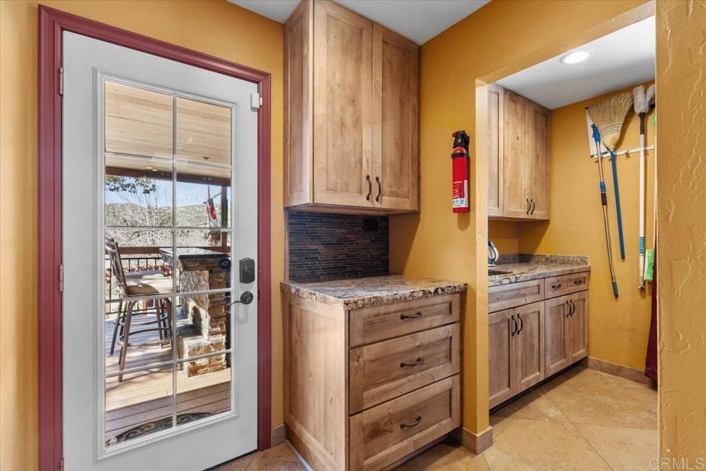 listing image 130720783152683643907