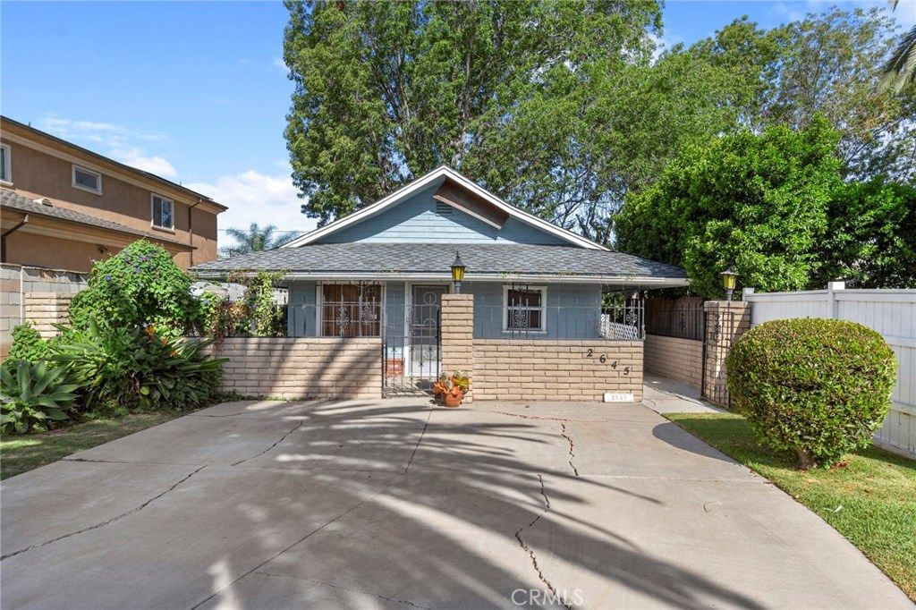 listing image 130720673295594967249