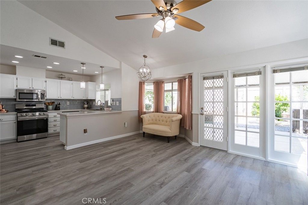 listing image 130728701815453054462