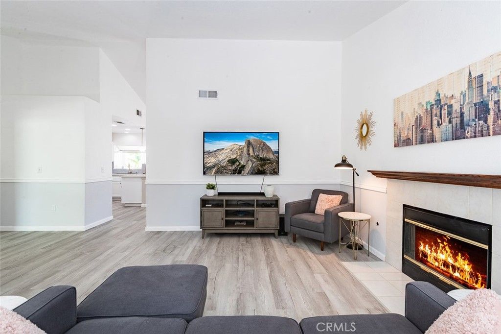 listing image 130728549010384736886