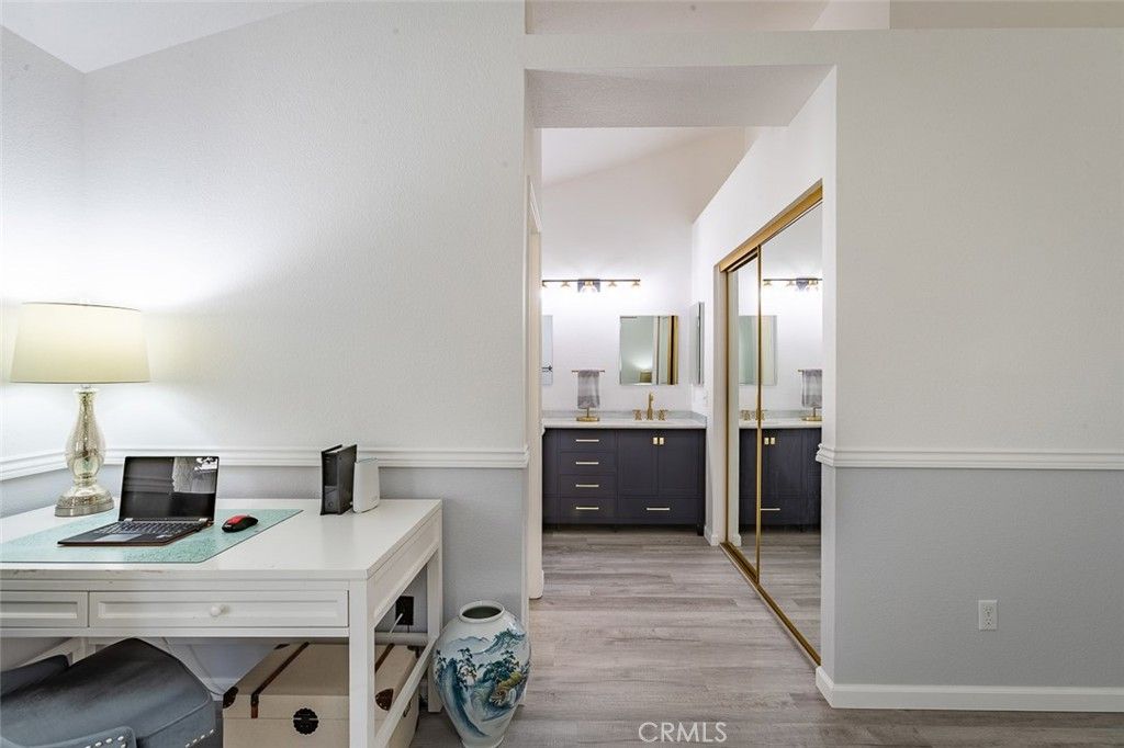 listing image 130728286481859539551