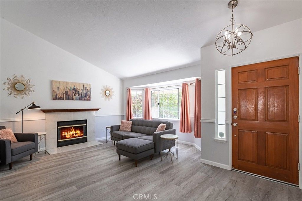 listing image 130725544214744156321