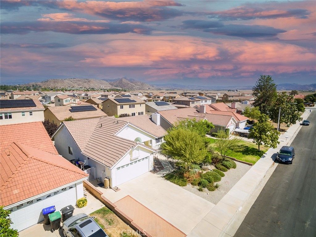 listing image 130729727001284805572