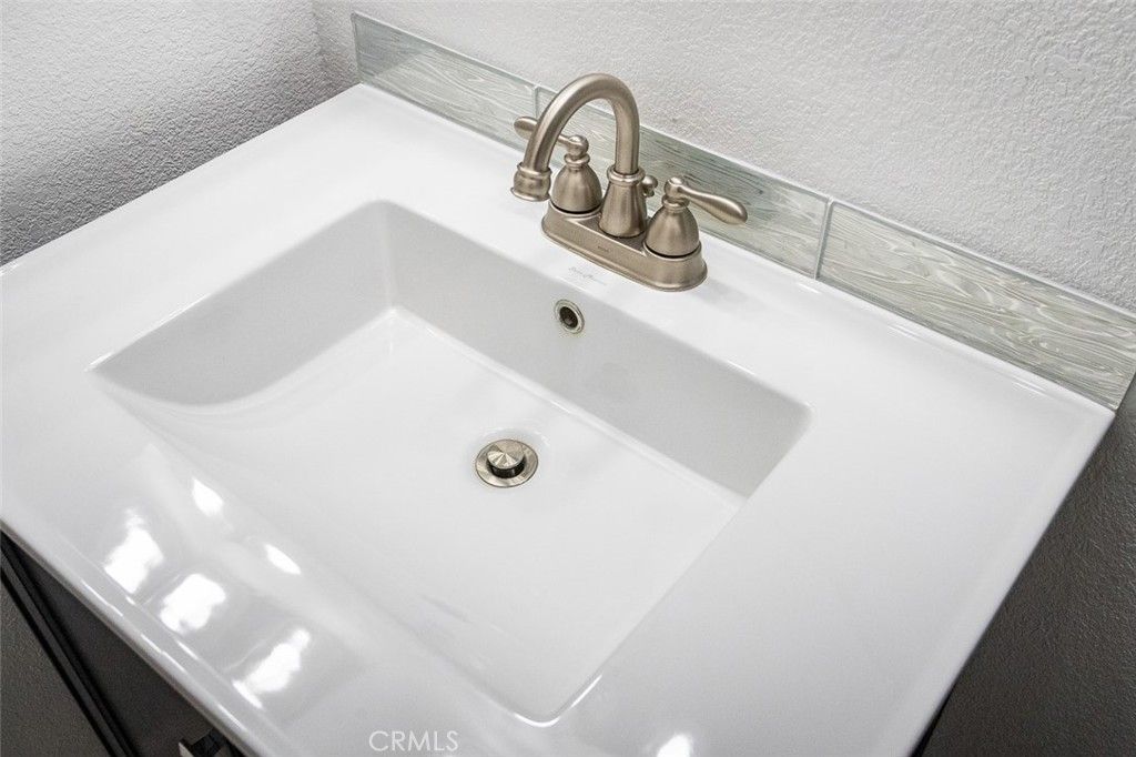 listing image 130729155410829385829
