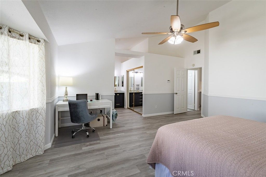 listing image 130723677359849839133