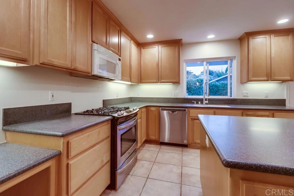 listing image 130724711410747114578