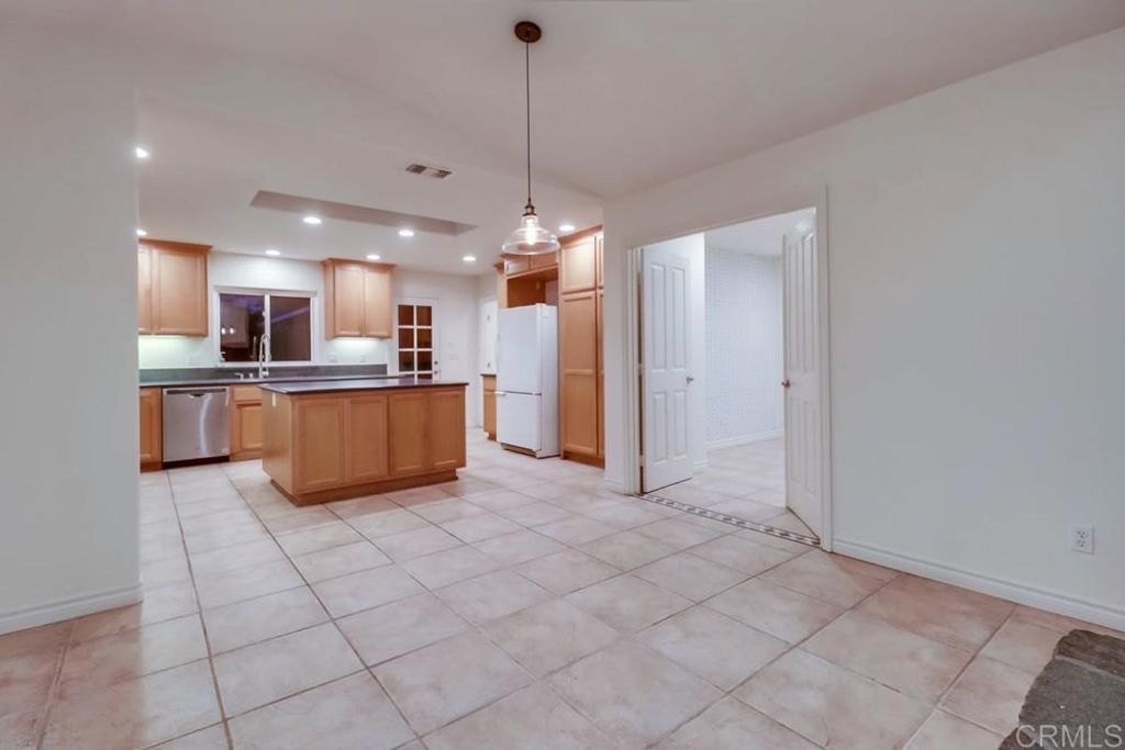 listing image 130725236380624356167