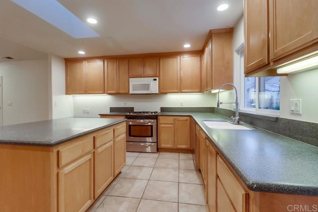 listing image 130724036602067555058