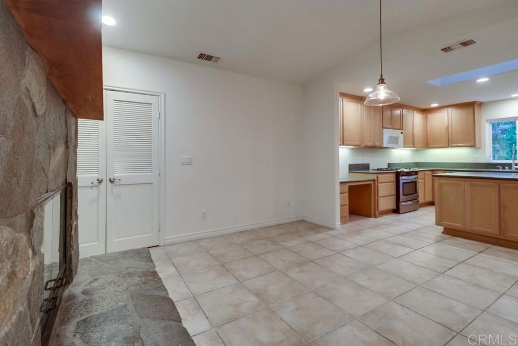 listing image 130724075038326240611