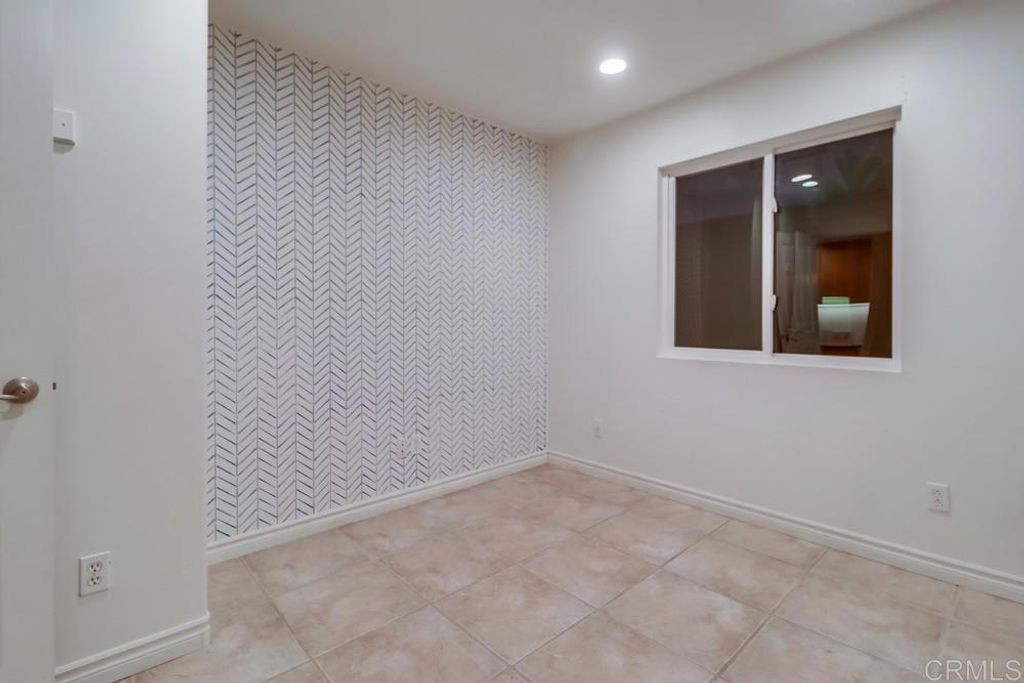 listing image 130726023741102868196