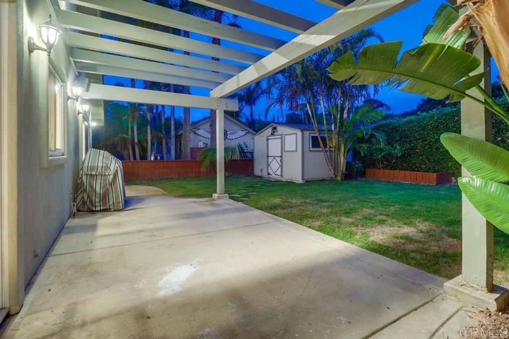 listing image 130729836459311841686