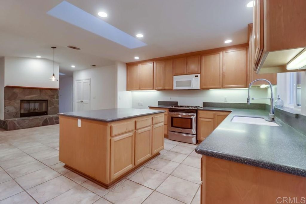 listing image 130725629244677237339