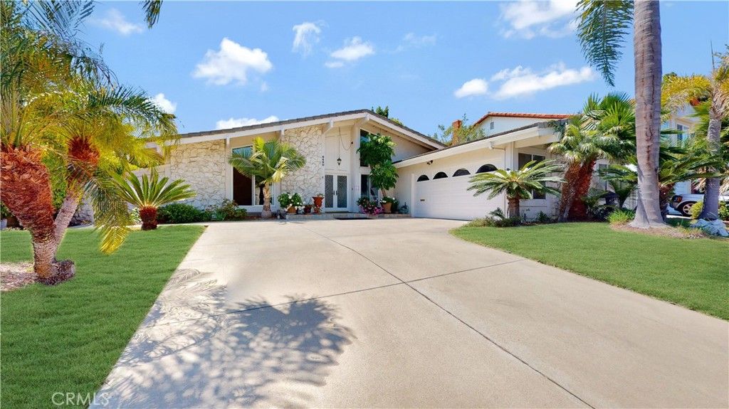listing image 130729379925578925360