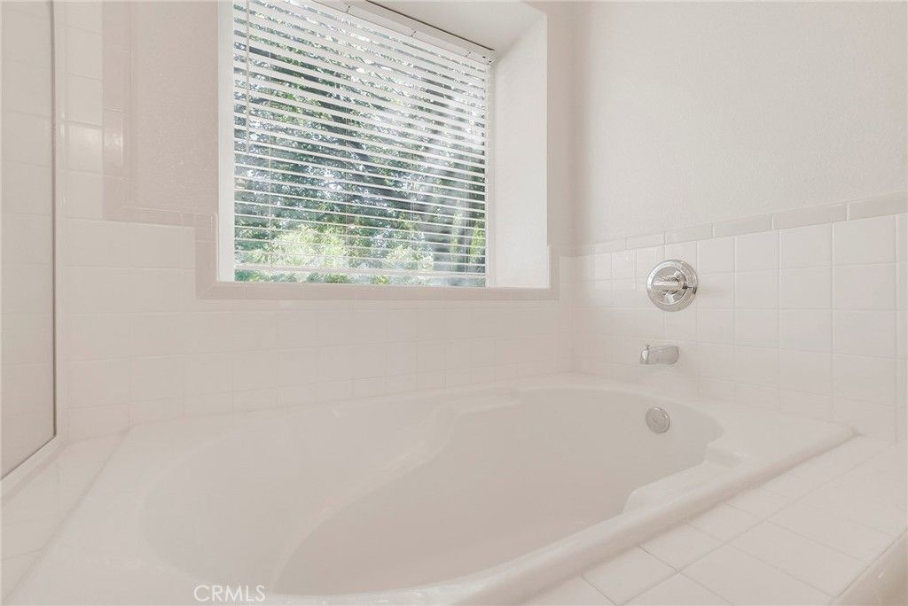 listing image 130723257566408519125