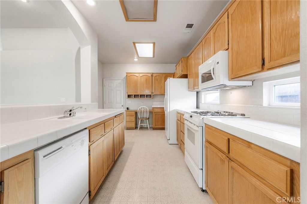 listing image 130723799576203507917
