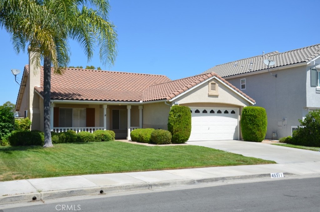 Main image without alt text